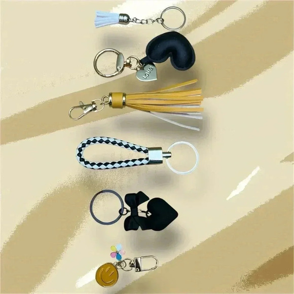 🆕 Black and Yellow Keychain Bundle - Picture 3 of 5